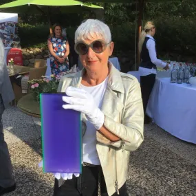 Lichtinstallation von Regine Schumann, zur Versteigerung geschenkt von Brigitte Scheel, der wir für ihre Unterstützung unendlich dankbar sind.. 