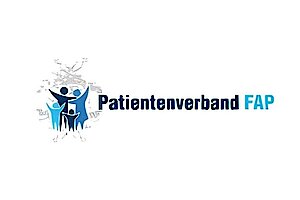 Logo mit stilisierten Figuren einer Familie in Blau- und Schwarztönen neben dem Schriftzug 'Patientenverband FAP' in Blau und Hellblau.