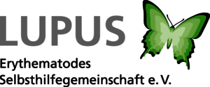 Logo der Lupus Erythematodes Selbsthilfegruppe e.V. Das Logo zeigt den Schriftzug „LUPUS“ in großen grauen Buchstaben, darunter in kleinerer schwarzer Schrift „Erythematodes Selbsthilfegemeinschaft e. V.“ Rechts neben dem Text ist ein stilisierter grüner Schmetterling abgebildet.