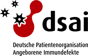 Logo der dsai: Links sind drei stilisierte, schwarze Zellen oder Viren abgebildet, die mit einer roten, organisch geformten Fläche verbunden sind. Rechts daneben steht in schwarzer, fetter Schrift „dsai“. Unter dem Logo befindet sich der Schriftzug: „Deutsche Patientenorganisation Angeborene Immundefekte“