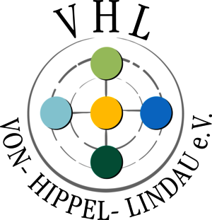 Fünf kreuzförmig auf dahinter liegenden Kreisen angeordnete Farbpunkte. Außen herum in Rundsatz steht oben VHL und unten Von-Hippel-Lindau e.C.