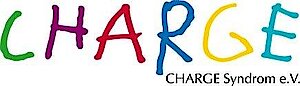 Bunt geschriebener Schriftzug 'CHARGE' in Großbuchstaben, darunter kleiner Text 'CHARGE Syndrom e.V.'