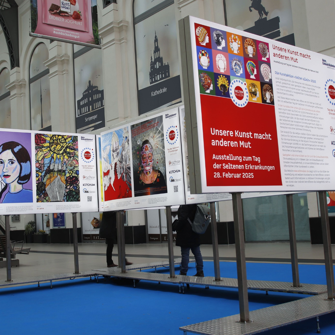 Ausstellung "Selten allein" im Einkaufsbahnhof Dresden