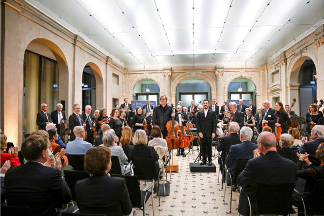 Das Deutsche Kinderärzteorchester mit Cellist Jan Vogler