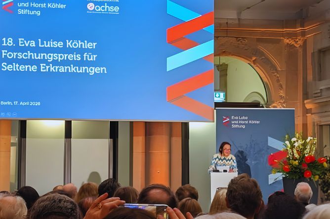 Eva Luise Köhler bei Ihrer Rede im Rahmen der Verleihungs des 18. Eva Luise Köhler Forschungspreises für Seltene Erkrankungen